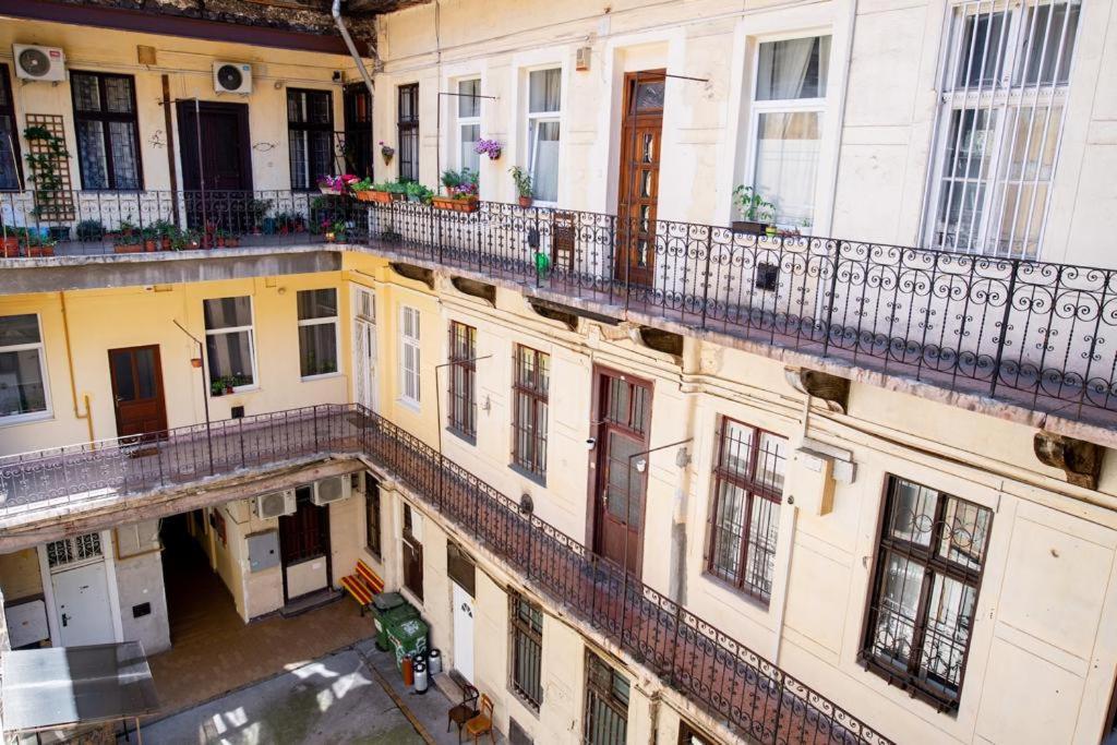 Studio Apartment Next To Famous Party House A38 Budapest Bagian luar foto